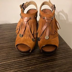 Cognac Jessica Simpson suede heel